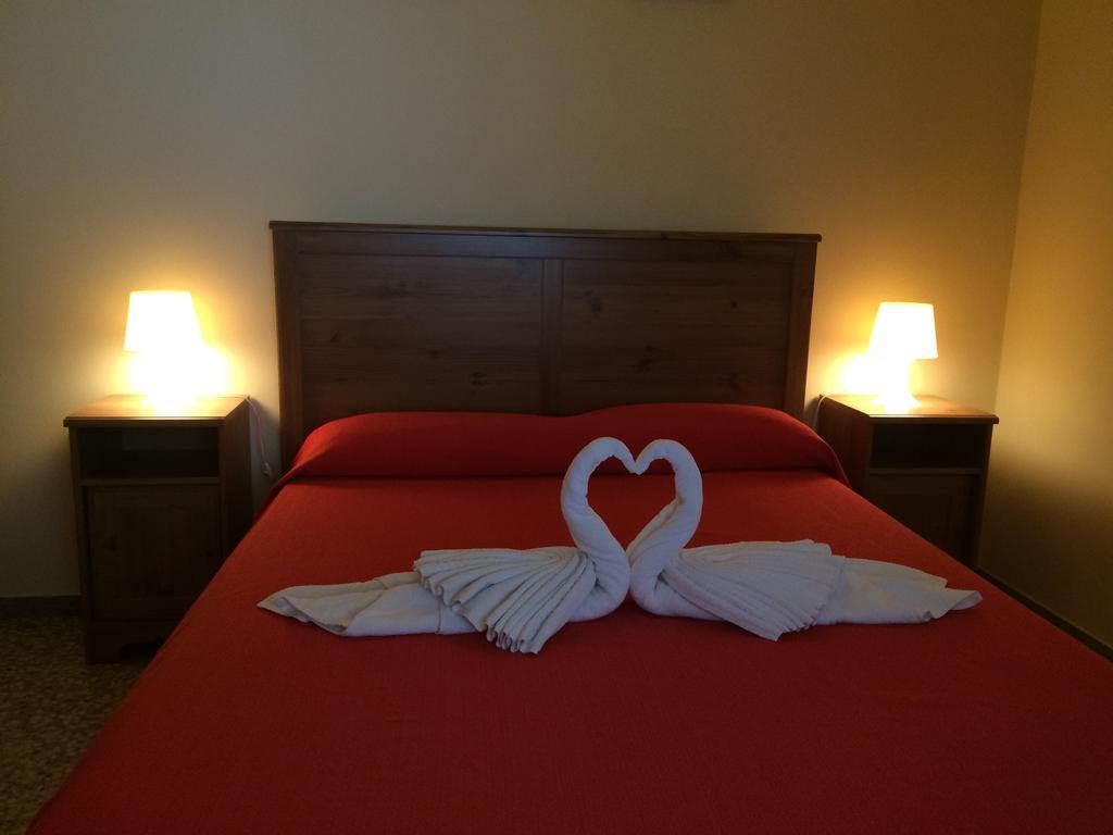 Apartamentos Dominguez Calera الغرفة الصورة