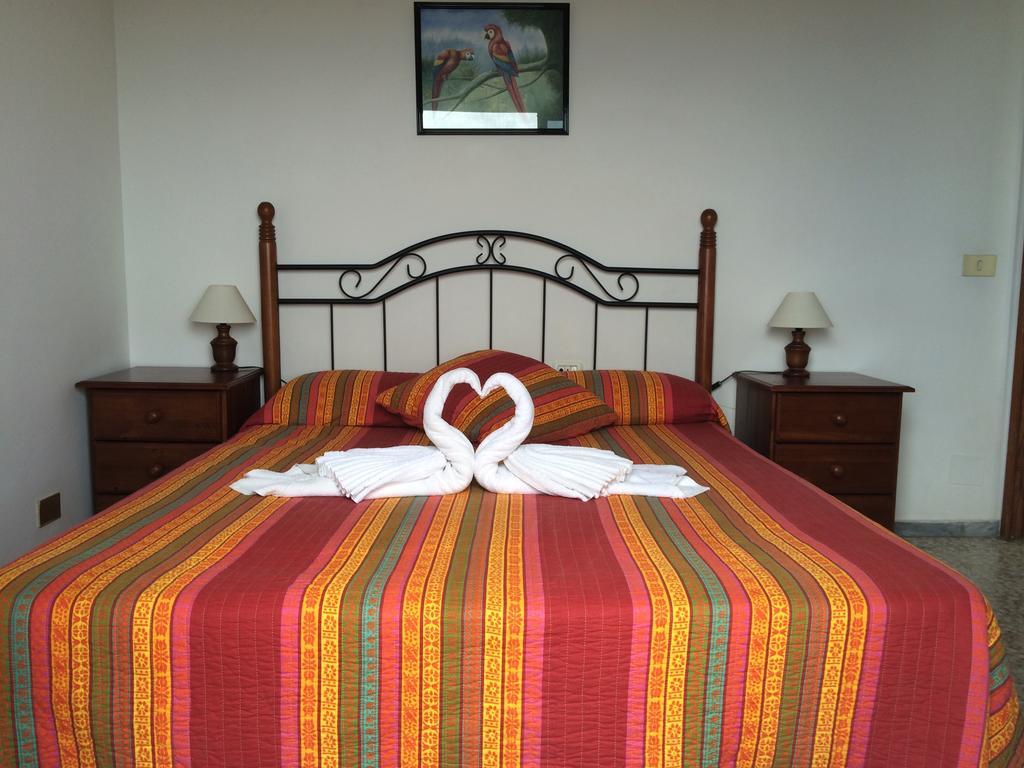 Apartamentos Dominguez Calera الغرفة الصورة